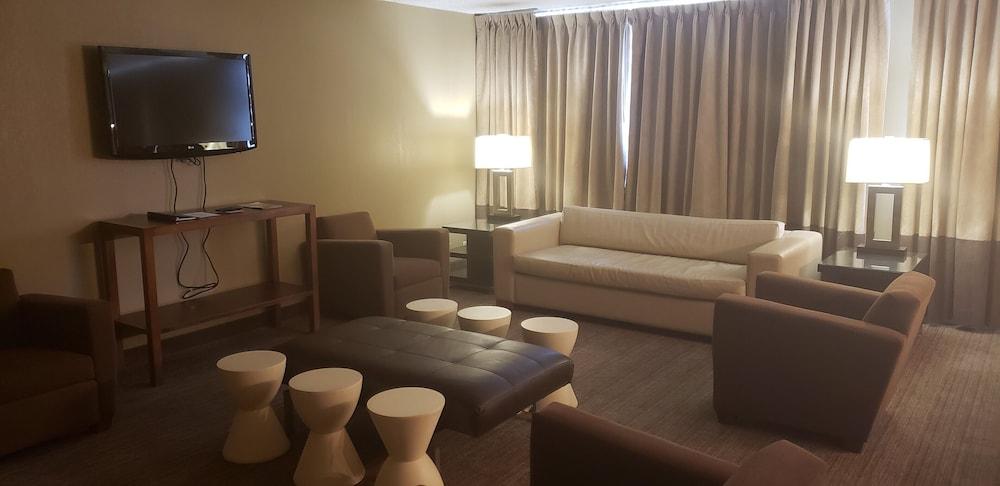 Hotel Doubletree By Hilton St. Louis At Westport Maryland Heights