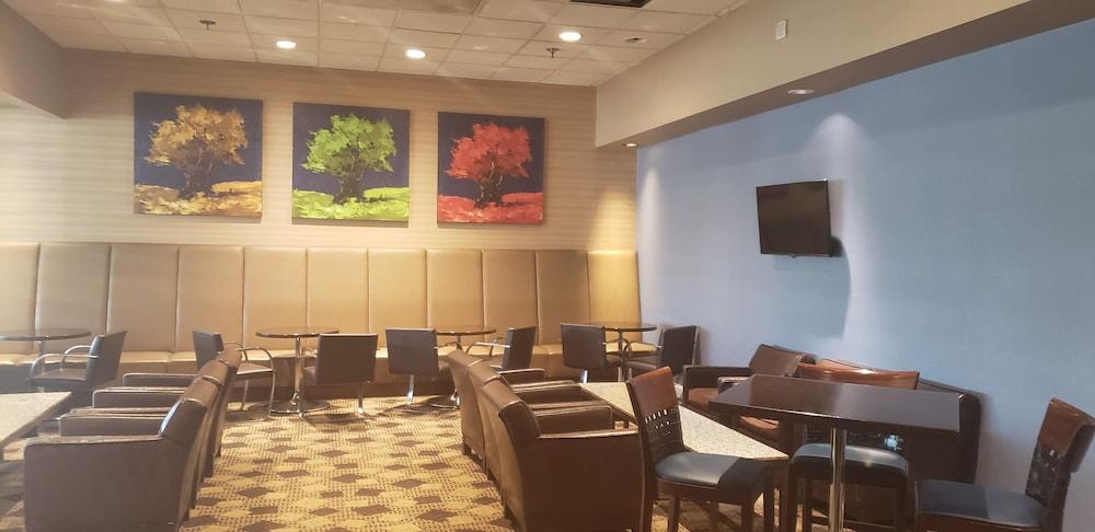 Hotel Doubletree By Hilton St. Louis At Westport Maryland Heights