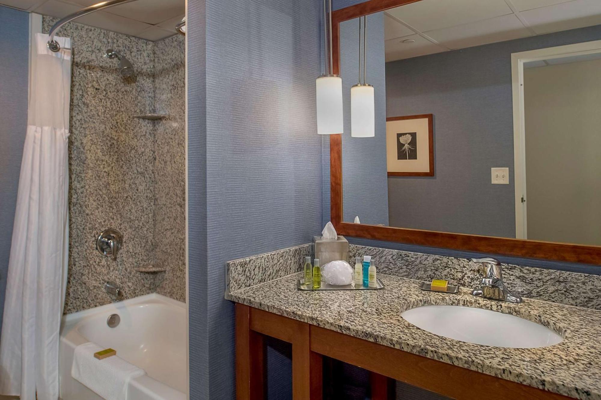 Doubletree By Hilton St. Louis At Westport Hotel