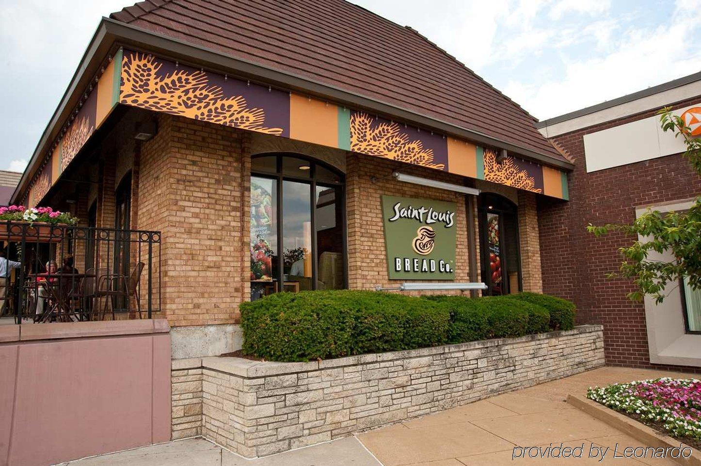 Doubletree By Hilton St. Louis At Westport 3*