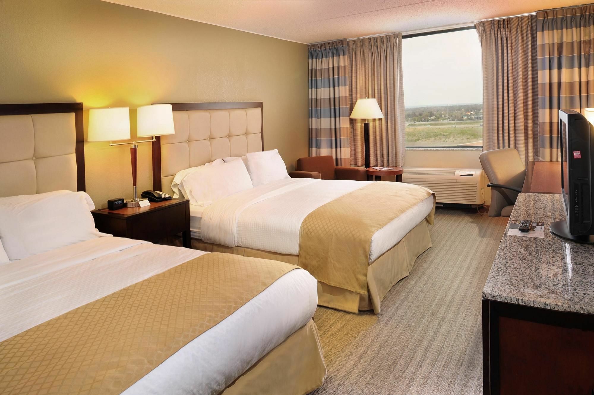 Hotel Doubletree By Hilton St. Louis At Westport 3*
